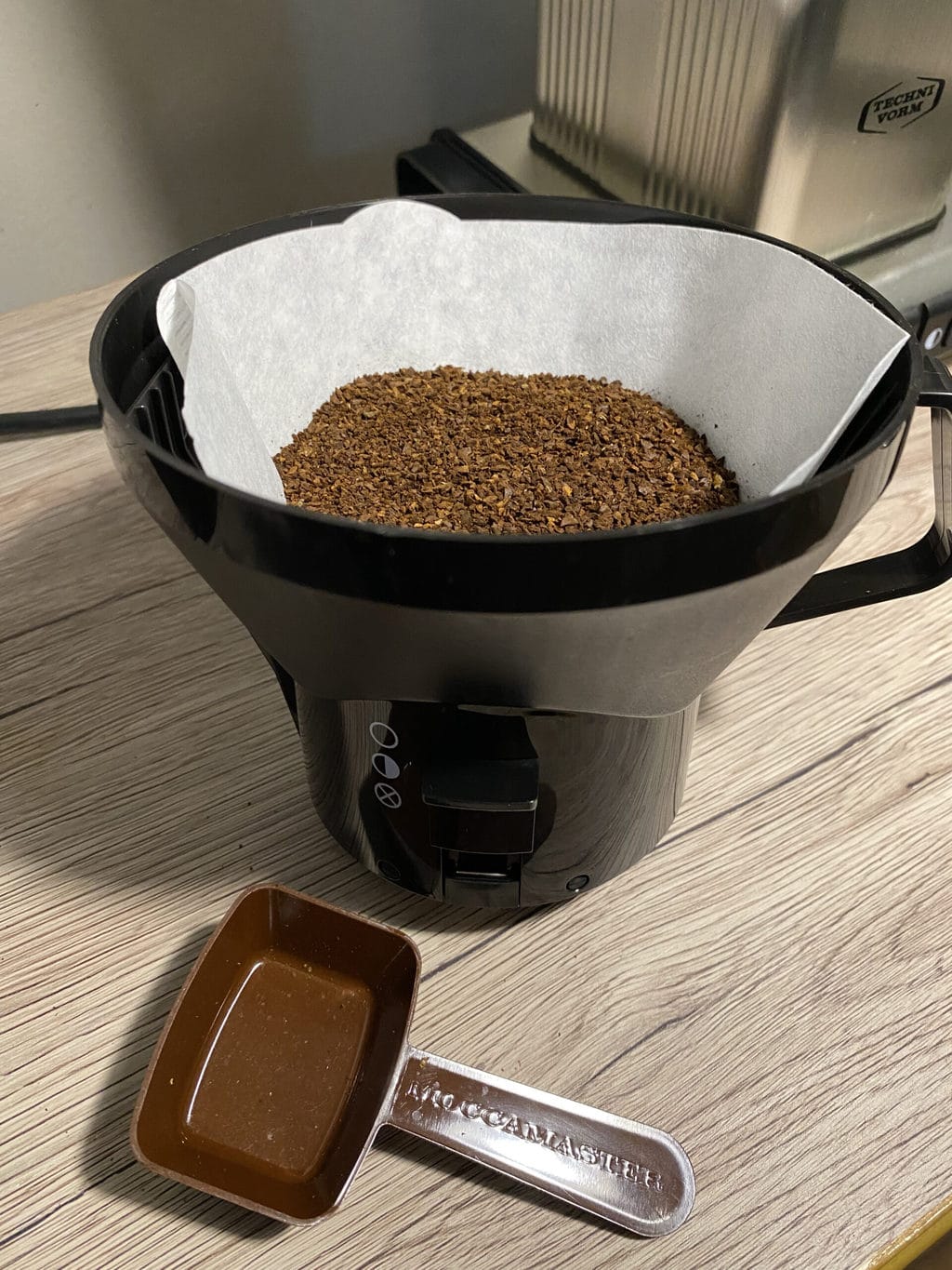 moccamaster cone shaped filter basket and scoop